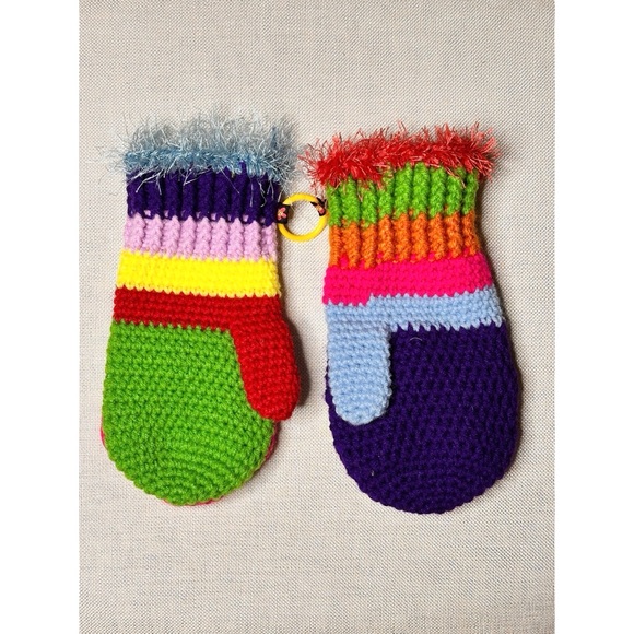 Urban Outfitters x STAHL KNIT Daisy Hand Crocheted Mittens - Picture 7 of 9